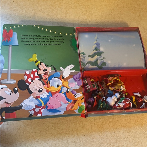 My Busy Books Disney Mickey & Friends Christmas 6 Ornaments 4 Figures & Playmat - Picture 3 of 5
